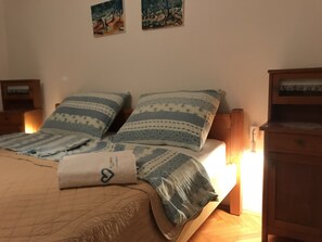 3 chambres, fer et planche à repasser, Wi-Fi, draps fournis