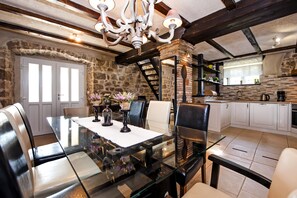 Fridge, microwave, oven, stovetop - Stylish Istrian Retreat with Pool, Tennis Court & Outdoor Kitchen (Pican)