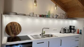 Kühlschrank, Ofen, Herdplatte, Geschirrspüler