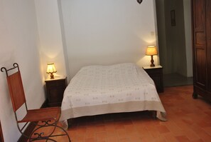 3 bedrooms, iron/ironing board, WiFi