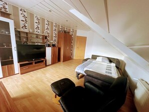 2 Schlafzimmer, Zimmersafe, Bügeleisen/Bügelbrett, WLAN
