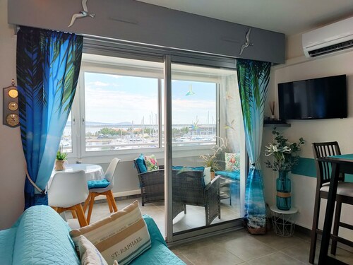 VUE IMPRENABLE SUR LE PORT DE PLAISANCE  - MER 50 M