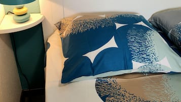 1 slaapkamer, een strijkplank/strijkijzer, reisbedje, gratis wifi