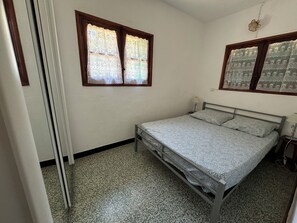 2 chambres, fer et planche à repasser, lit parapluie, Wi-Fi gratuit