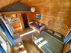 1 bedroom, WiFi, bed sheets