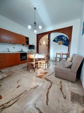 TV - Deborah apartment, comfortable apartment with sea view, wifi free (Palermo)