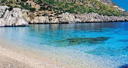 Deborah apartment, comfortable apartment with sea view, wifi free