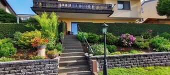 Excellent hillside location with wonderful views. Pets Allowed. Family friend.