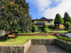 Exterior - Excellent hillside location with wonderful views. Pets Allowed. Family friend. (Schotten)