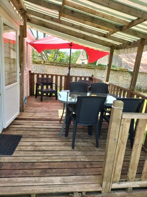 Outdoor dining - tatiana 2 bedroom mobile home (Cabariot)