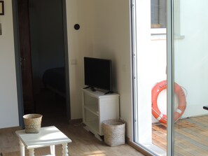 1 bedroom, soundproofing, iron/ironing board, WiFi