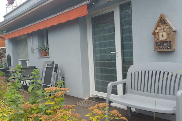 Votre terrasse , vous diposez d'une table ,de 4 chaises et de 2 relax