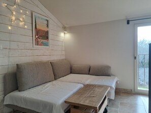 2 chambres, bureau, chambres insonorisées, fer et planche à repasser