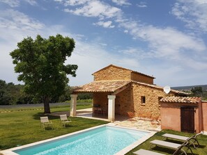 Outdoor pool, a heated pool - Bastidon with heated pool and private garden in the Luberon (Villars)
