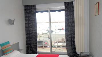 2 chambres, fer et planche Ă repasser, Wi-Fi, draps fournis