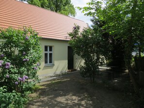 Exterior - City and countryside, fully equipped apartment in the fisherman's house on the lake for 2 (Berlin)