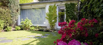 A charming guest house in a garden 500m from Paris 