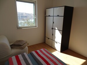3 bedrooms, desk, iron/ironing board, bed sheets - SUMMER RESIDENCE DIRECTLY AT THE SEA (Miškovići)