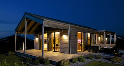 Eksklusiivinen, terveellisistä luonnonmateriaaleista valmistettu lomakoti huippulaitteilla