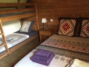 3 bedrooms, desk, free WiFi, bed sheets