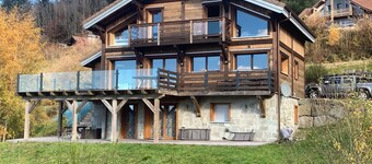 Kausivuokraus riippumaton asunto järvinäköalalla mökki