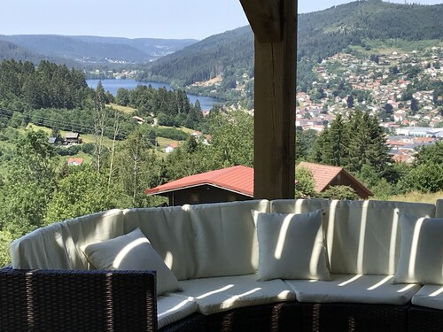 Seasonal rental self-contained apartment in chalet with view of the lake and GERARDMER