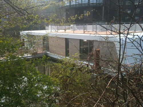 tilava taloveneen bungalow kattoterassilla "keskustassa" Hampurissa