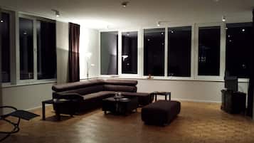 Fernseher, Bücher, Stereoanlage