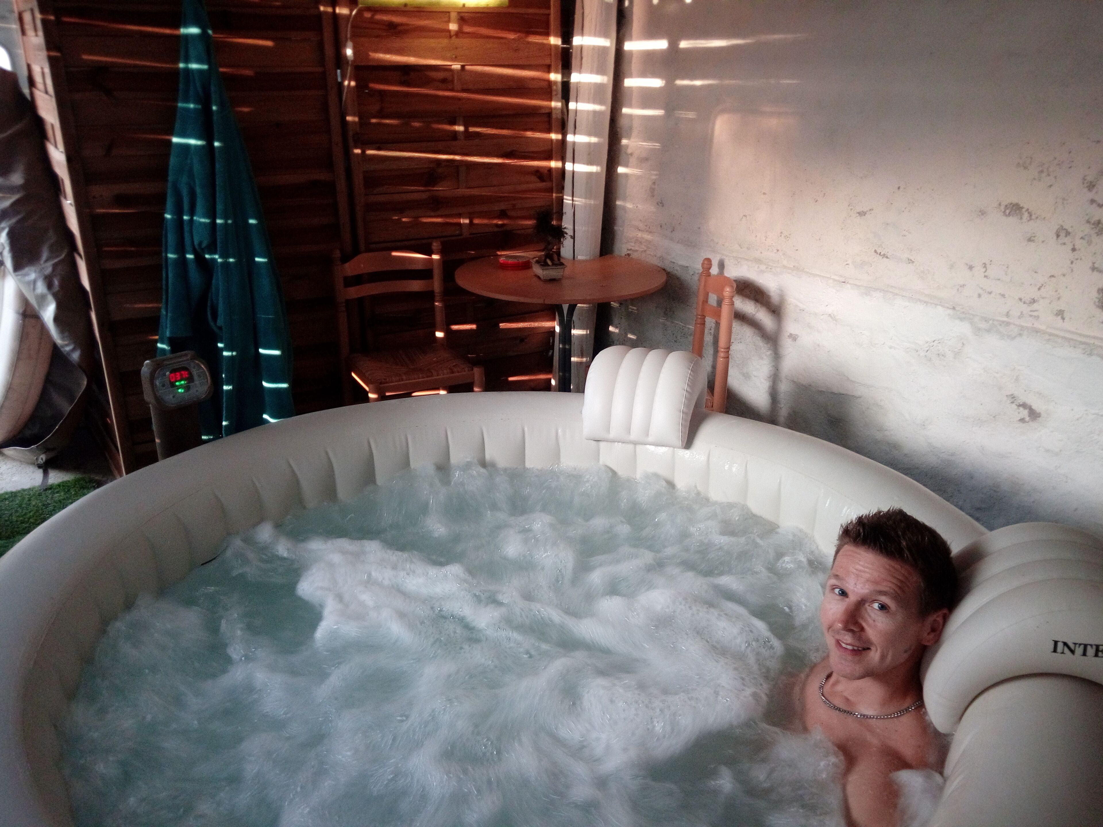 Indoor spa tub