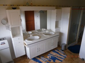 A bathroom with two sinks, a mirror, cabinets, and a shower area. - Beautiful villa at Mt des Oiseaux with 180° sea view and heated whirlpool pool (Var)