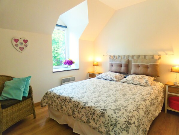 2 bedrooms, iron/ironing board, WiFi, bed sheets