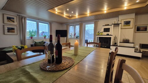 Große neue 4. Raum-Ferienwohnung bei Neubrandenburg