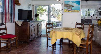 SAINTES MARIES DE LA MER MAISON CLIMATISEE AVEC TERRASSE ET MOUSTIQUAIRES