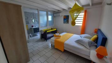 4 bedrooms, soundproofing, iron/ironing board, WiFi