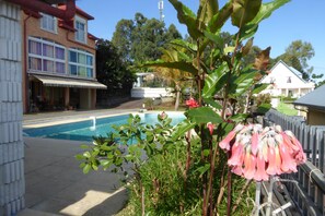 Pool - Between sea and mountain, near the beach and the volcano, (LE TAMPON)