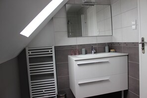 Shower, hair dryer - HOUSE FOR YOUR HOLIDAYS NEAR THE OCEAN - 2 STARS - (Plozévet)