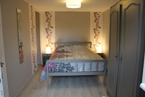 3 bedrooms, iron/ironing board, WiFi, bed sheets - HOUSE FOR YOUR HOLIDAYS NEAR THE OCEAN - 2 STARS - (Plozévet)