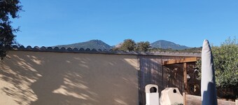 Casa con giardino, tranquillo, il mare e una vista eccezionale sul massiccio dell'Ospedale