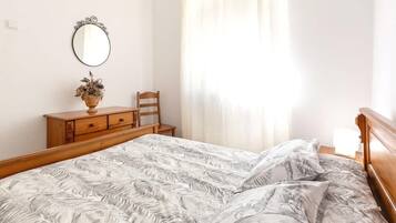 2 bedrooms, WiFi, bed sheets