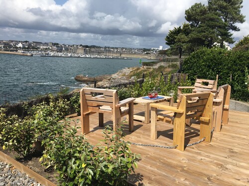 HOUSE WITH SEA VIEW AND HARBOR: COMFORT AND PRIVILEGED LOCATION