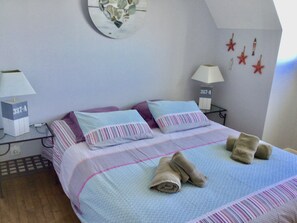 3 chambres, fer et planche à repasser, Wi-Fi gratuit, draps fournis