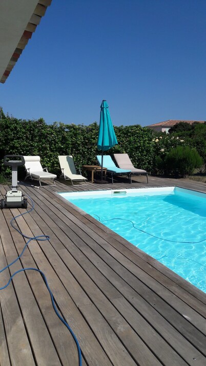 Beautiful, quiet, comfortable house with pool for family holidays