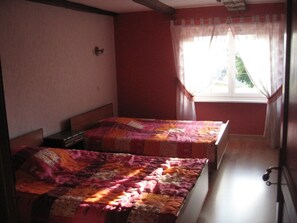 2 chambres, fer et planche à repasser, Wi-Fi, draps fournis