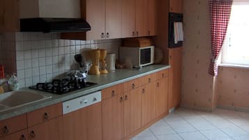Refrigerador, microondas, horno y lavavajillas