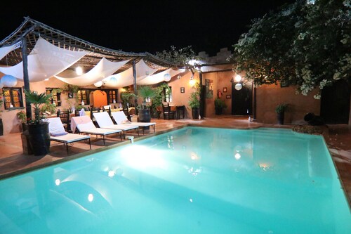 Riad  de charme tout confort avec piscine sans vis à vis et grand jardin arboré.