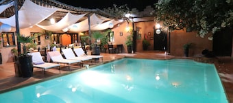 Riad of charm any comfort with swimming pool without opposite and big sported garden.