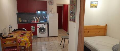 1 bedroom, iron/ironing board, free WiFi