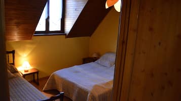 5 slaapkamers, een strijkplank/strijkijzer, reisbedje