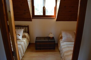 5 bedrooms, iron/ironing board, travel cot