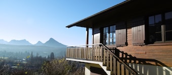 Charming chalet with magnificent views of the castle, mountains and Lake Annecy.